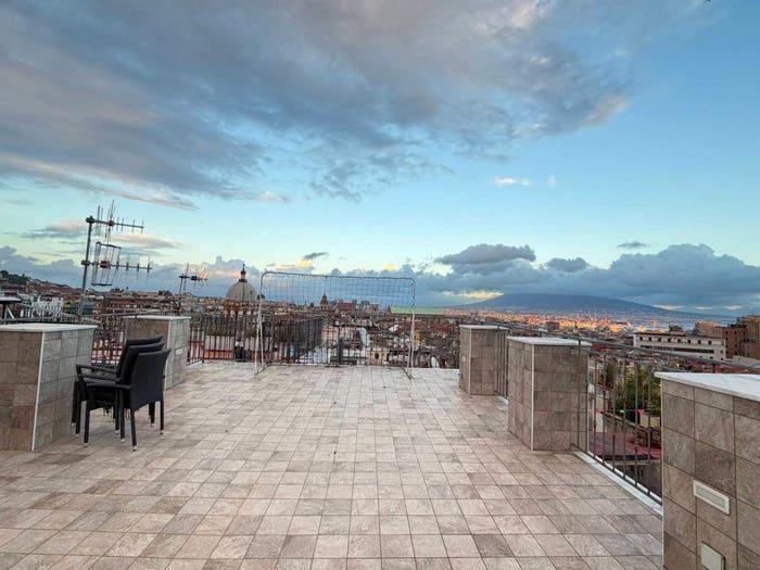 Appartamento trilocale in vendita in Via Rosario a Portamedina, Monte Santo, Napoli
