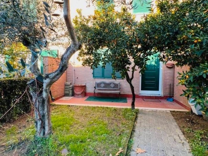 Casa con 6 locali in vendita in Cinque Vie, Massa