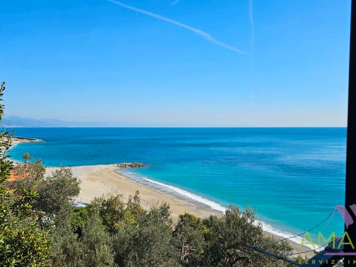 Appartamento trilocale in vendita in Via Aurelia, Bergeggi