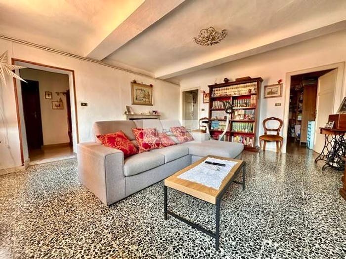 Appartamento con 6 locali in vendita in Via della Fratta, Piazza Anfiteatro Torre Guinigi, Lucca