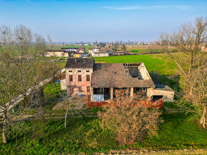 Casa con 6 locali in vendita in Strada Gazzanine, Asola