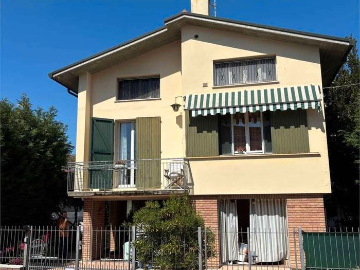 Casa con 6 locali in vendita in Vicoli Redentore, Ravenna