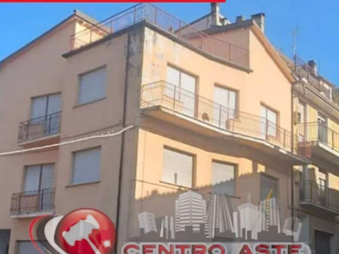 Casa con 6 locali in vendita in Via Angelo Pennoni Gualdo Tadino PG Italia, Centro, Gualdo Tadino