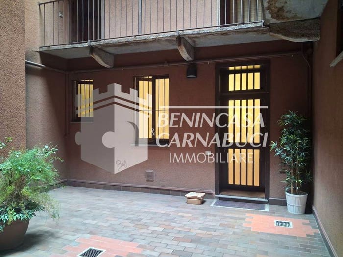 Appartamento trilocale in affitto in Piazza Luigi Vittorio Bertarelli, Carrobbio, Milano