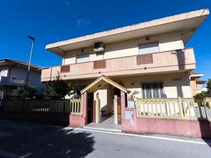 Casa con 6 locali in vendita in Via Zambesi, Vestina Chiarini, Montesilvano
