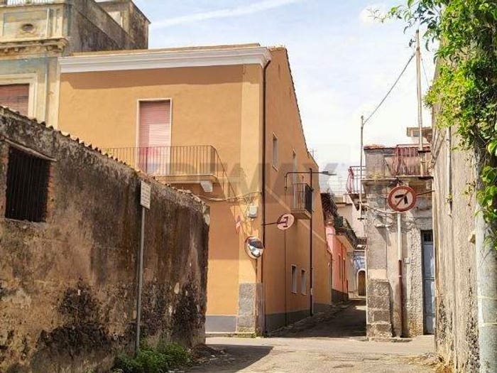 Casa con 5 locali in vendita in Via Libertà, Centro, Riposto
