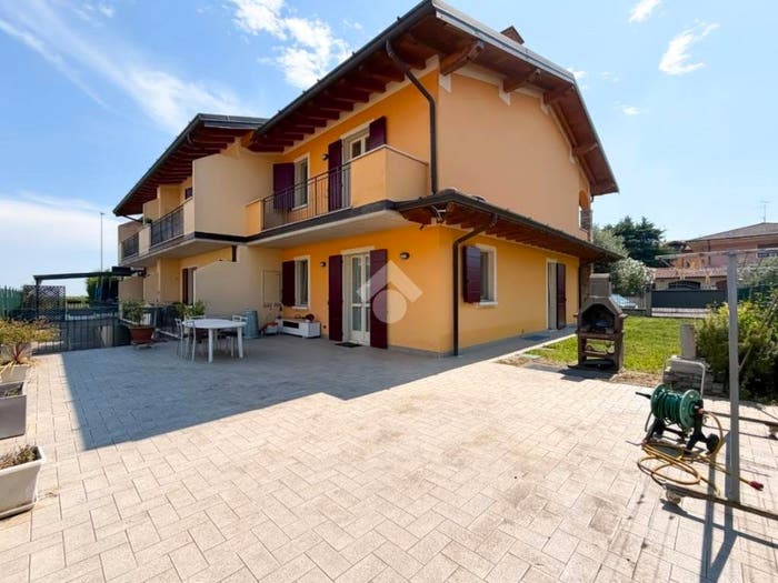 Casa quadrilocale in vendita in Via Castello, Dosso, Passirano