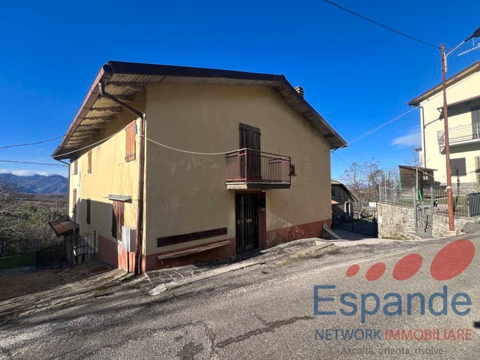 Casa con 6 locali in vendita in Centro, Camugnano