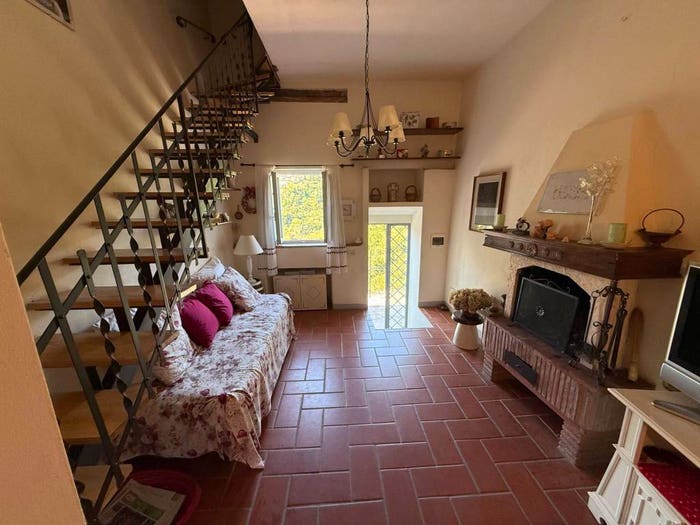 Casa bilocale in vendita in Via della Villa, La Villa, Cantagallo