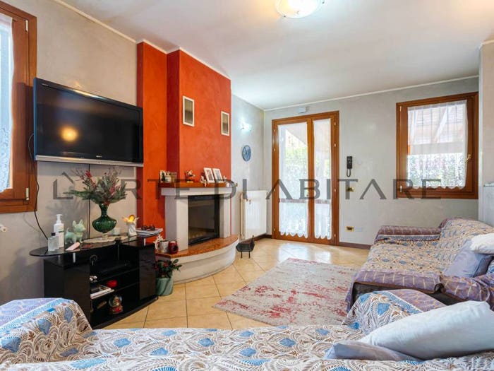Casa con 6 locali in vendita in Casalserugo