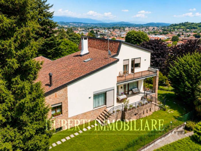 Casa con 6 locali in vendita in Via Garbino, Induno Olona