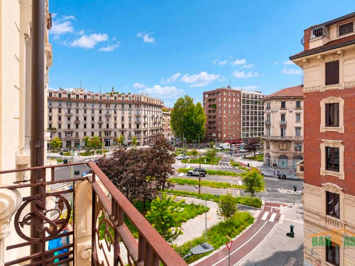 Appartamento trilocale in vendita in Piazza Caiazzo, Buenos Aires, Milano