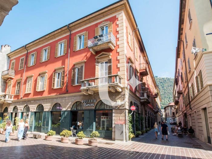 Appartamento con 6 locali in vendita in Via Porro Lambertenghi, Centro Storico, Como
