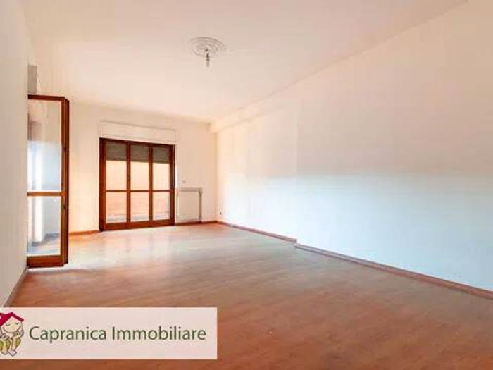 Appartamento con 5 locali in vendita in Via Giuseppe Alberti No Number, Centro, Capranica