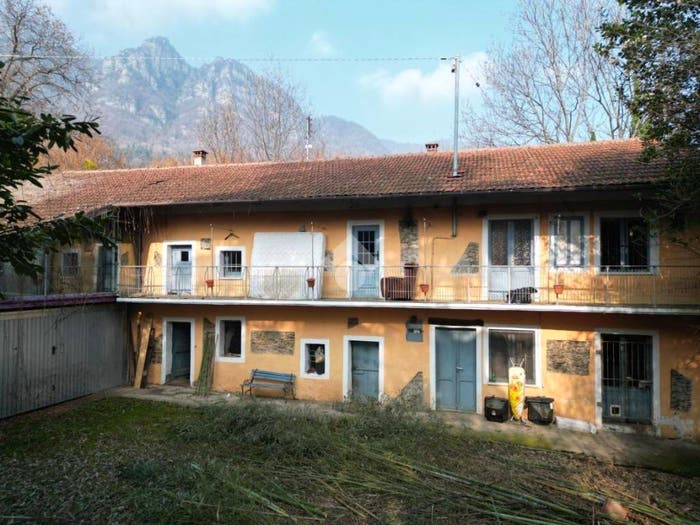 Casa con 6 locali in vendita in Via Comba Garitta, Envie
