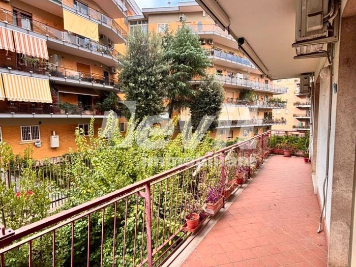 Appartamento con 5 locali in vendita in Via San Domenico, Vomero, Napoli