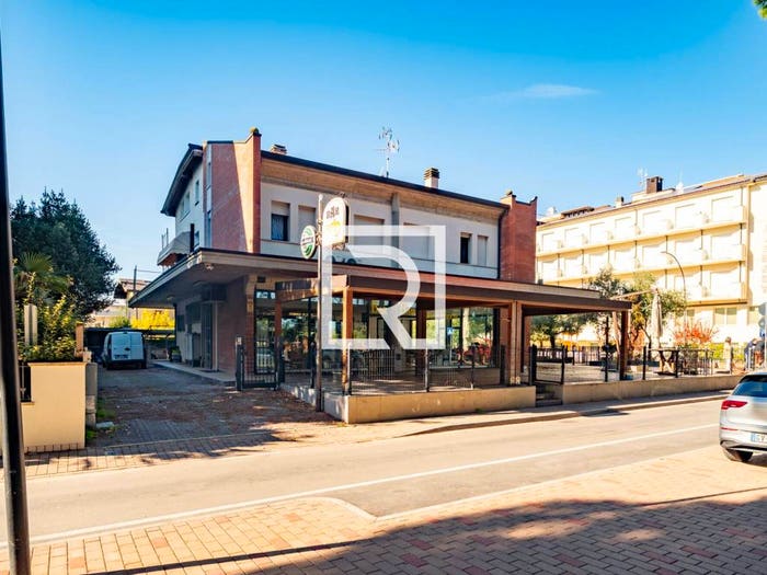 Casa con 6 locali in vendita in Pinarella, Cervia
