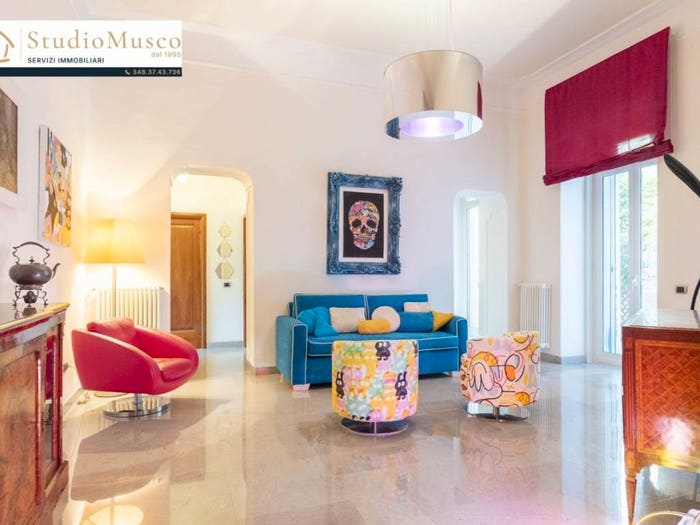 Appartamento con 6 locali in vendita in Via Domenico Cimarosa, Porto Municipio, Napoli