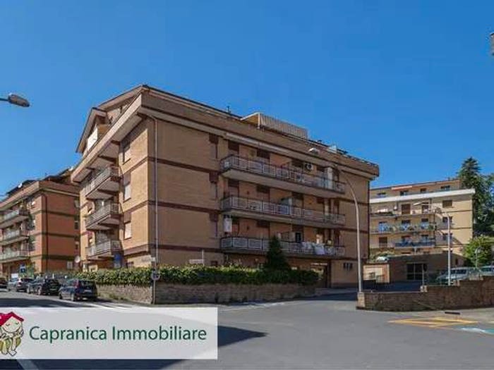 Appartamento quadrilocale in vendita in Via Dei Caduti Sardi, Centro, Capranica