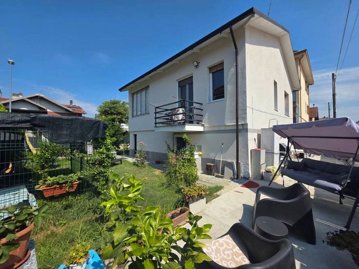 Casa con 5 locali in vendita in Via Ischia, Centro, La Loggia