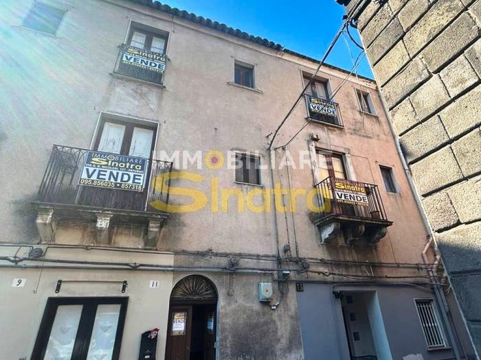 Casa con 6 locali in vendita in Via Falconieri, Paternò