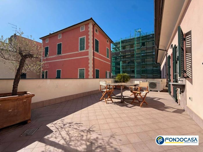 Appartamento quadrilocale in vendita in Via Stella, Centro, Loano