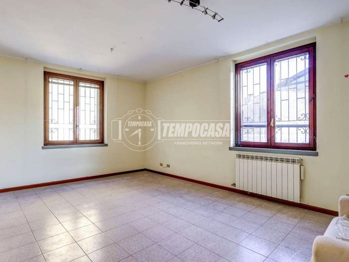 Appartamento quadrilocale in vendita in Vicolo Arco Antico, Centro, Castano Primo