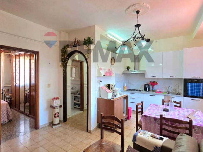 Appartamento quadrilocale in vendita in Largo Del Pettirosso, Guadagna, Palermo