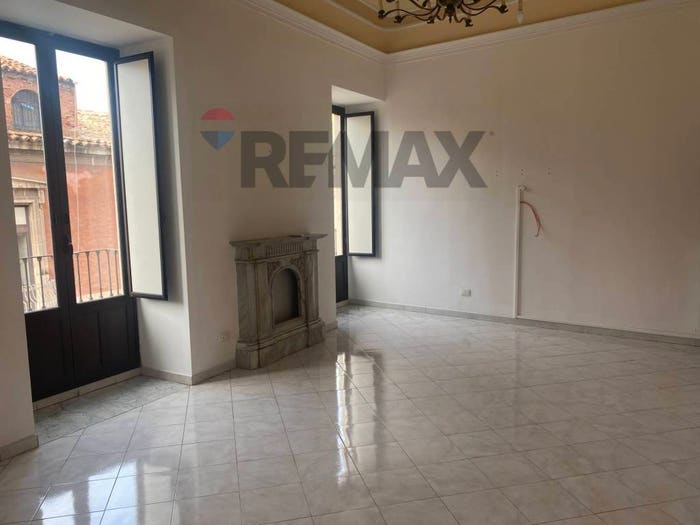 Appartamento con 6 locali in vendita in Via Bonajuto, Centro Storico, Catania