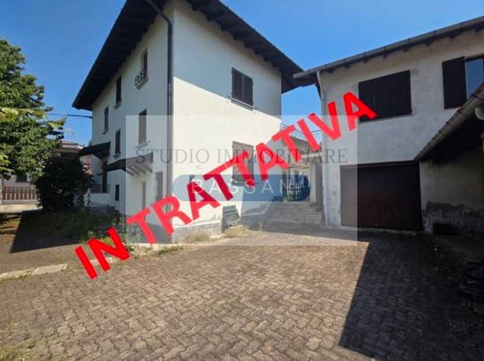 Casa con 5 locali in vendita in Via Montello, Albizzate