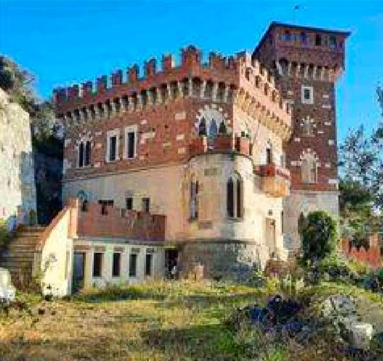 Casa con 6 locali in vendita in Via Generale Enrico Caviglia, Centro, Finale Ligure