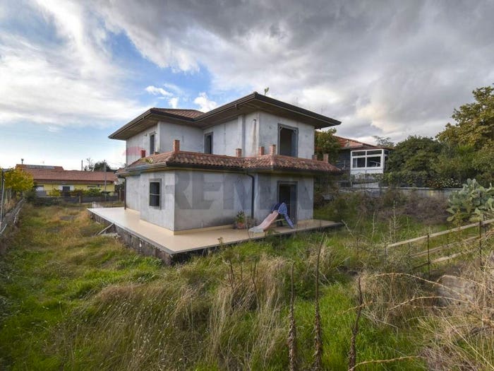 Casa con 6 locali in vendita in via Firenze, Centro, Mascalucia