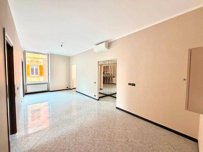 Appartamento trilocale in vendita in Via Sestri, Sestri Ponente, Genova