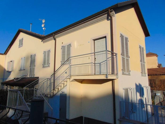Appartamento trilocale in vendita in Via Roma, Centro, Calamandrana