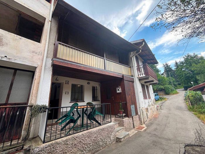 Casa quadrilocale in vendita in Strada Cantone Votta e Cellone, Favaro, Biella