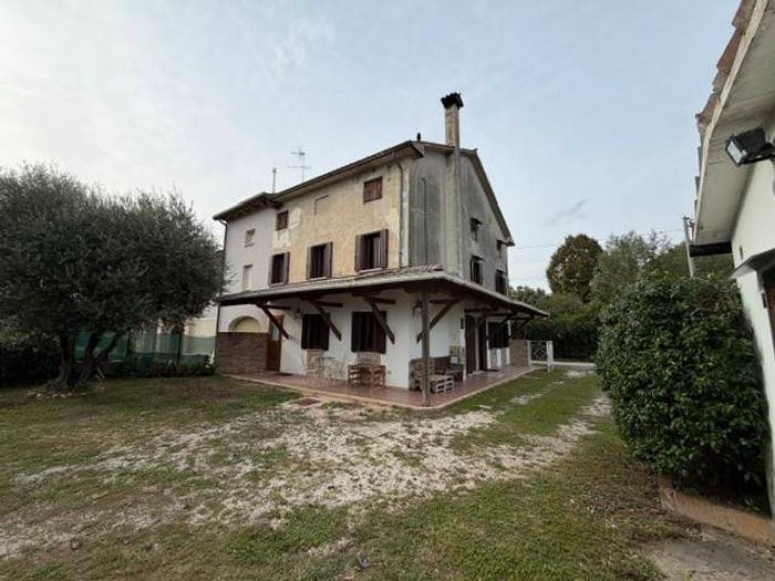 Casa con 6 locali in vendita in Viale della Liberazione, Centro, Casier
