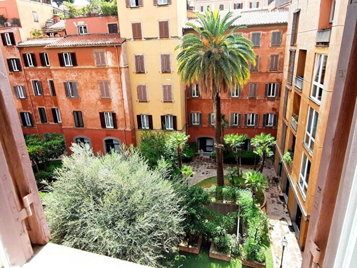 Appartamento bilocale in vendita in Via in Arcione, Barberini, Roma