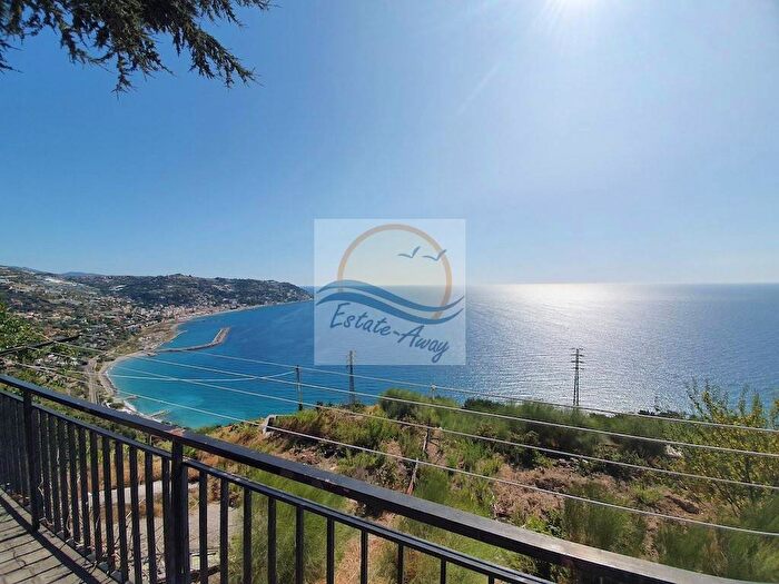 Casa con 6 locali in vendita in Via Cornice dei Due Golfi, Arziglia Madonna della Ruota, Bordighera