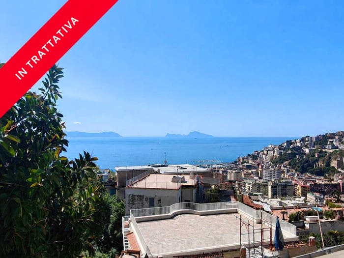 Appartamento con 5 locali in vendita in Via Luigia Sanfelice, Vomero, Napoli