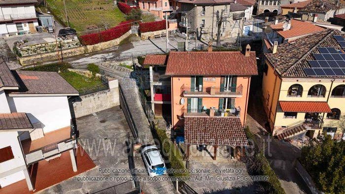Appartamento con 6 locali in vendita in frazione Casanova, Cortino