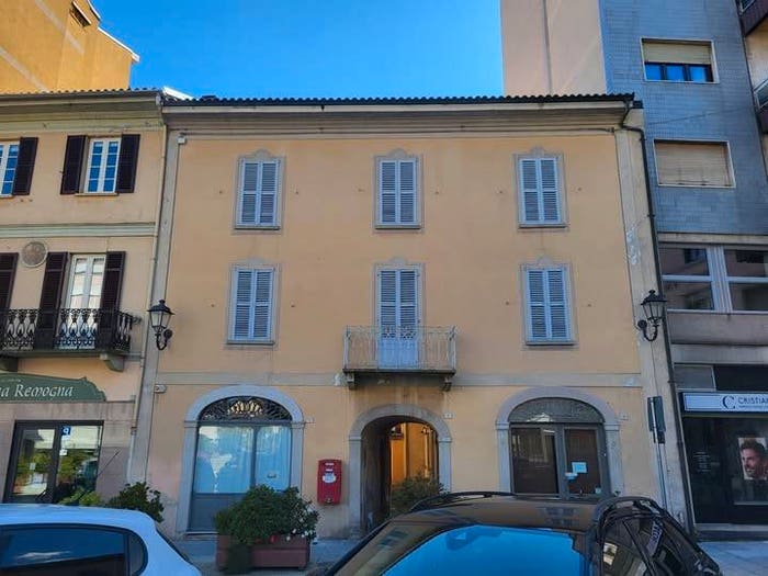 Casa con 6 locali in vendita in Piazza Giuseppe Mazzini, Centro, Borgosesia