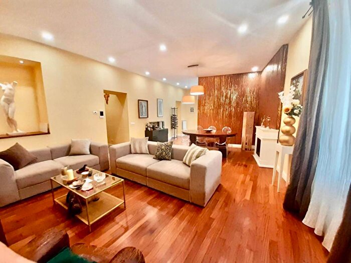 Appartamento con 5 locali in vendita in Via Francesco Spasari, Centro Storico, Catanzaro