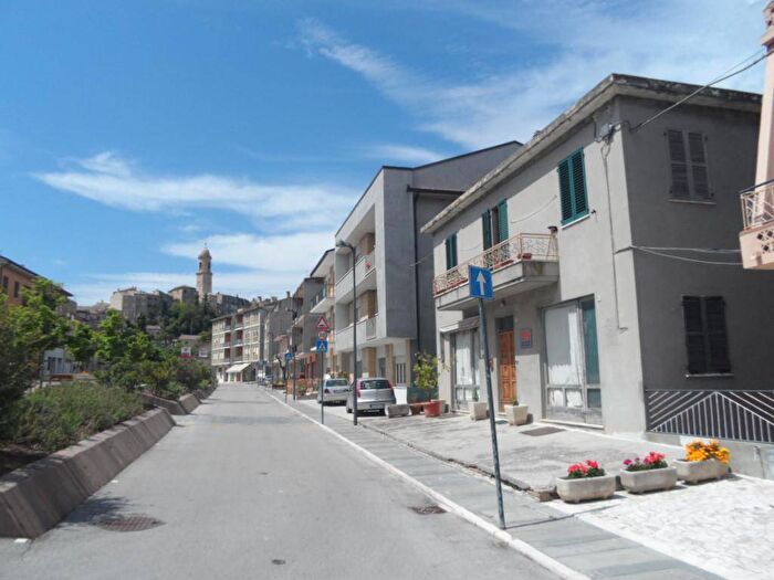 Casa con 6 locali in vendita in Piazza Costantino Tamanti, Centro, Petritoli