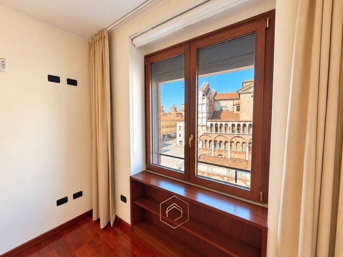 Appartamento trilocale in vendita in Piazza Trento E Trieste, Centro Storico, Ferrara