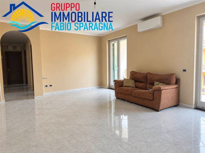 Appartamento con 6 locali in vendita in Via Campania, Tredici, Caserta
