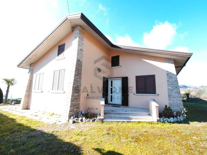 Casa con 6 locali in vendita in Via Sant'Anna, Cerreto Sannita
