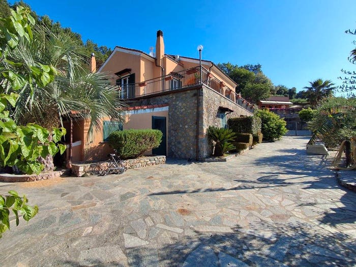 Casa con 5 locali in vendita in Via Bottassano, Finale Ligure