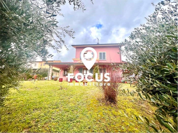 Casa con 6 locali in vendita in Cerreto Guidi
