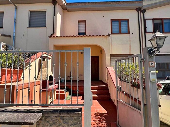 Casa con 6 locali in vendita in Via Flumini Mannu, Elmas