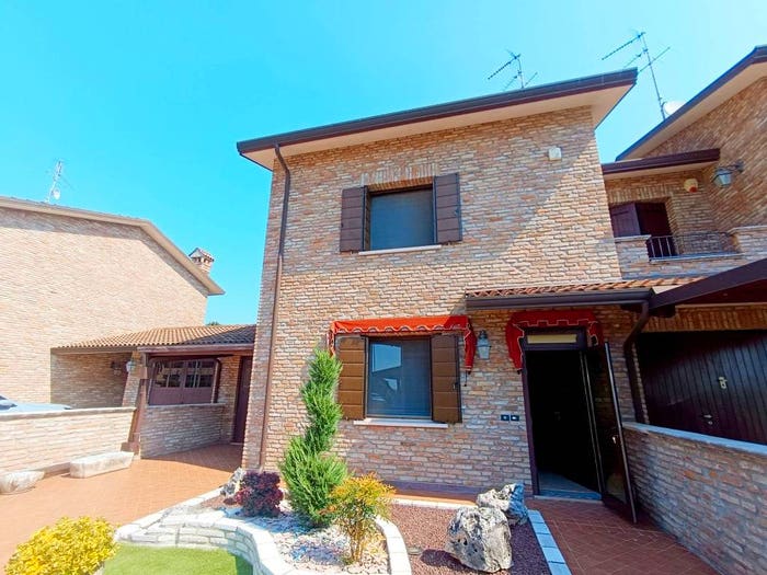 Casa con 5 locali in vendita in Via Alcide De Gasperi, Copparo